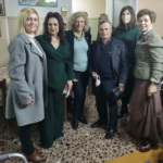 Οι εθελοντές της Ακτίνας Εθελοντισμού πρόσφεραν δώρα και γλυκά στους τρόφιμους του Γηροκομείου Αγρινίου (φωτο)