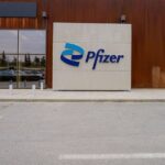 Pfizer: Δεν πραγματοποιούμε πειράματα κατευθυνόμενης εξέλιξης