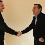 Ο Αλέξης Τσίπρας είδε την παράσταση αυτού που «σερφάρει πάνω στη μοίρα του»