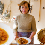 Αγριογούρουνο Στιφάδο όπως παλιά, στο ορεινό χωριό Κλειτσός Ευρυτανίας (video)