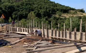 Εργασίες ασφαλτόστρωσης και αντιστήριξης σε 3 κοινότητες του Δήμου Θέρμου