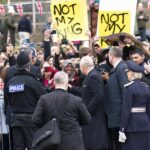 Βασιλιάς Κάρολος: Βρέθηκε αντιμέτωπος με αντιμοναρχικούς διαδηλωτές