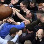 Atherstone Ball Game: Το βίαιο έθιμο πριν την Ash Wednesday από τον 12ο αιώνα