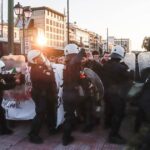 Συγκέντρωση εκπαιδευτικών: Ένταση και χρήση χημικών έξω από το Μέγαρο Μουσικής