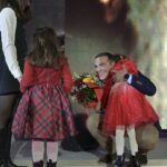 Τσίπρας στη Θεσσαλονίκη: Η στιγμή που πήρε αγκαλιά την κόρη του Αλέξανδρου Νικολαΐδη