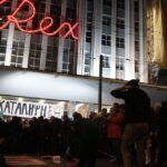 Συναυλία καλλιτεχνών: Κλειστή η Πανεπιστήμιου στο Rex με πλήθος κόσμου στο πλευρό τους