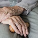 Κορυδαλλός: Αφυδατωμένοι και κλειδωμένοι ζούσαν ηλικιωμένοι σε ιδιωτικό γηροκομείο