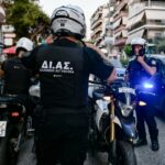 Πάτρα: Επιθέσεις με βαριοπούλες σε δύο σούπερ μάρκετ – Έσπασαν τζαμαρίες