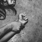 Φρίκη για 21χρονη στον Κεραμεικό – Αφρικανός την έριξε στο δρόμο, την έγδυσε και πήγε να τη βιάσει