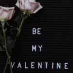 Έρωτας στα χρόνια του πληθωρισμού: Με περικοπές θα εορταστεί φέτος ο Άγιος Βαλεντίνος στη Βρετανία