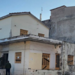 Μεσολόγγι. Στα διαμερίσματα του στρατού έχει βρει κατάλυμα άστεγος