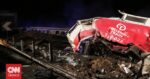 «Μακελειό μετά από σύγκρουση τρένων στα Τέμπη»: Ο διεθνής Τύπος για το σιδηροδρομικό δυστύχημα