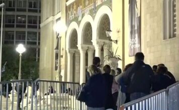 Μητρόπολη Αθηνών: Ουρές από τα ξημερώματα για την εικόνα «Άξιον Εστί» από το Άγιον Όρος