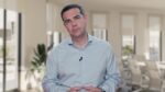 Τσίπρας: Είμαι εδώ, δε θα εγκαταλείψω τη μάχη