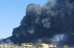 Φωτιά τώρα στον Ασπρόπυργο σε αποθήκη ελαστικών – Ακούγονται εκρήξεις