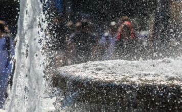 Σε «κλοιό» καύσωνα η χώρα – Στους 40 βαθμούς ο υδράργυρος για μία εβδομάδα
