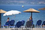 Καλοκαίρι: Κοσμοπλημμύρα στις παραλίες Αττικής & Θεσσαλονίκης – Ετοιμάζονται για τον καύσωνα