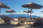 Θεσσαλονίκη: Τι απαντά ο υπεύθυνος του beach bar για την καταγγελία ότι απαγόρευσαν σε μητέρα να ταΐσει το παιδί της