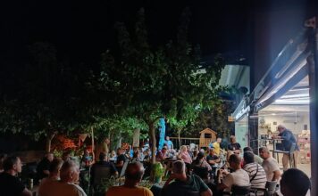 Ο υπ. Δήμαρχος Ναυπακτίας Τάκης Λουκόπουλος μαζί με υποψηφίους του στο Ξηροπήγαδο
