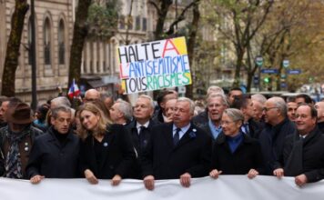 Γαλλία: Μεγαλειώδης διαδήλωση εναντίον του αντισημιτισμού στο Παρίσι