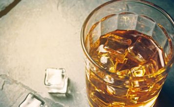 Νέα Σμύρνη: Στο Παίδων 15χρονος μετά από κατανάλωση αλκοόλ – Το αγόρασε με πλαστή ταυτότητα