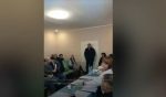 Ουκρανία: Χαμός σε συνεδρίαση δημοτικού συμβουλίου – Τοπικός αξιωματούχος πέταξε χειροβομβίδες