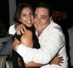 «Τώρα χαμηλώστε τα φώτα…»: Θλίψη για το θάνατο του αγαπημένου Βασίλη Καρρά