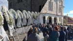 Μεσολόγγι: Σε κλίμα οδύνης η κηδεία του Μπάμπη – Τα χειροκροτήματα & ο σπαραγμός της μάνας