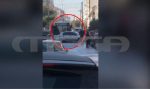 Θεσσαλονίκη: Πιάστηκαν στα χέρια στη μέση του δρόμου για ένα τρακάρισμα – Βίντεο ντοκουμέντο
