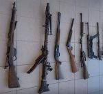 Φλώρινα: Υποπολυβόλα, πιστόλια, 35.000 σφαίρες και 72 κιλά πυρίτιδα εντοπίστηκαν σε σπίτι ζευγαριού