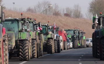 Αγρότες: «Παραλύει» η Ελλάδα από τα 54 μπλόκα – Κλιμακώνονται οι κινητοποιήσεις