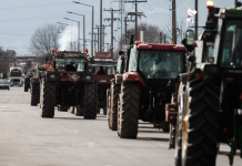 Κλιμακώνουν τις κινητοποιήσεις τους οι αγρότες – Ενισχύονται τα μπλόκα
