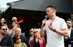 Στέφανος Κασσελάκης: Βόλτα στη Θήβα και ομιλία πριν παρουσιαστεί στο στρατόπεδο – Τι «δήλωσε» για τις Ευρωεκλογές