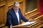 ΚΚΕ: Επιμένει ο Κουτσούμπας για τους «sugar daddies» και έδειξε αγγελίες στη Βουλή