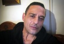 Σάκης Γκολφίνος: «Δεν μας έχουν ειδοποιήσει για τίποτα» – Ξεσπά η μητέρα του στο «Τούνελ»