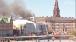 Δανία: Στις φλόγες το παλιό χρηματιστήριο της Κοπεγχάγης – Κατέρρευσε η σπείρα της κορυφής