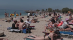 Γέμισαν κόσμο οι παραλίες σε θερμοκρασίες… Ιουλίου – Ακραίο κύμα ζέστης και τη Δευτέρα