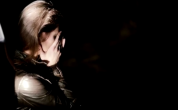 Χαλκίδα: «Φοβάμαι για τη ζωή μου» – Παραμένει ελεύθερος ο 23χρονος που ξυλοκόπησε τη σύντροφό του