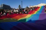 Athens Pride: Παρέλαση με αγάπη, χρώμα & χαμόγελα – «Ένας νόμος δεν αρκεί»