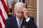 ΗΠΑ: Προδομένος δηλώνει ο Μπάιντεν και δεν εγκαταλείπει την προεκλογική κούρσα