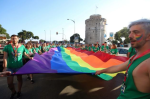 EuroPride: Χιλιάδες άνθρωποι στην πολύχρωμη παρέλαση στη Θεσσαλονίκη
