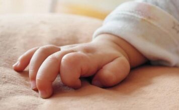 Θρίλερ με νεκρό μωρό 5 μηνών – «Ξυπνήσαμε και βρήκαμε τη μικρή παγωμένη», λέει στο Live News η μητέρα του παιδιού