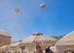 Ανεμοστρόβιλος προκάλεσε πανικό σε beach bar στη Χαλκιδική