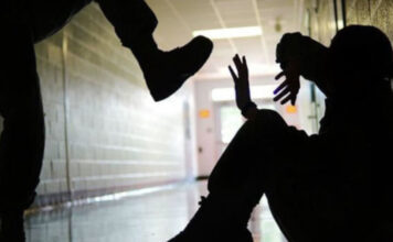 Θεσσαλονίκη: Νεαροί έβρεξαν με νεροπίστολα, έδειραν και βιντεοσκόπησαν 22χρονο – Συνελήφθησαν