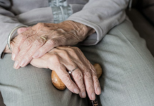 Χαλκίδα: Σε βασανιστήρια υπέβαλλε την ηλικιωμένη μητέρα της μια 46χρονη με τον σύντροφό της