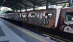 Περισσός: 31χρονος με πριόνι επιτέθηκε με βρισιές σε παρέα κοριτσιών – Συνελήφθη
