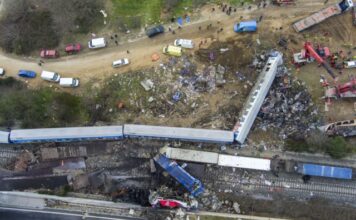 Τέμπη: Διεκόπη για 5η φορά η δίκη για τα «χαμένα» βίντεο της εμπορικής αμαξοστοιχίας – Οργή των συγγενών των θυμάτων