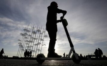 Χάος με τα πατίνια στους δρόμους – Δεκάδες παραβάσεις και σοβαροί τραυματισμοί