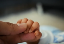 Έκοψαν αιφνίδια το επίδομα μητρότητας σε εκατοντάδες νέες μαμάδες