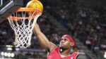 Το NBA θυμίζει το ντεμπούτο του ΛεΜπρόν Τζέιμς πριν από 21 χρόνια (video)